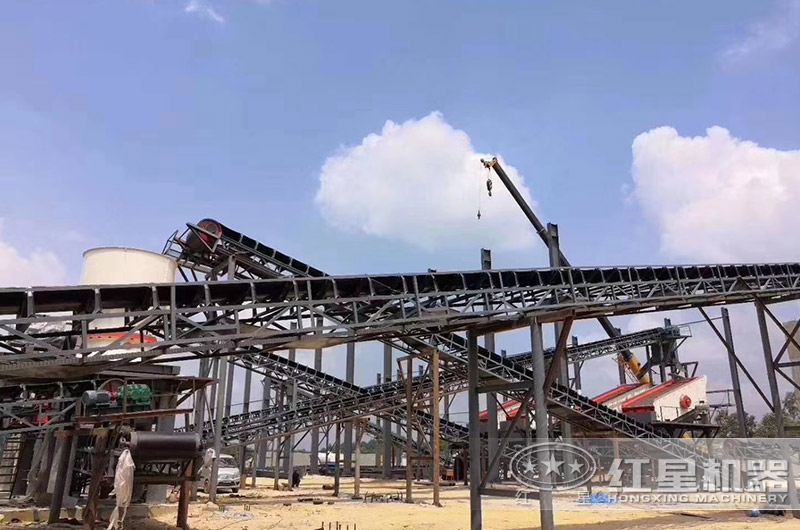 金礦破碎、篩分生產(chǎn)現(xiàn)場