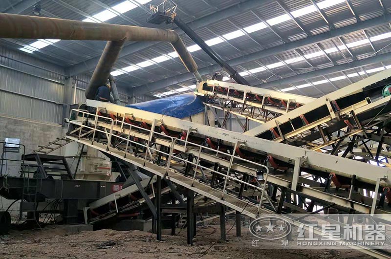 花崗巖石制砂、場地有限怎么辦？這臺移動制沙機幫你搞定