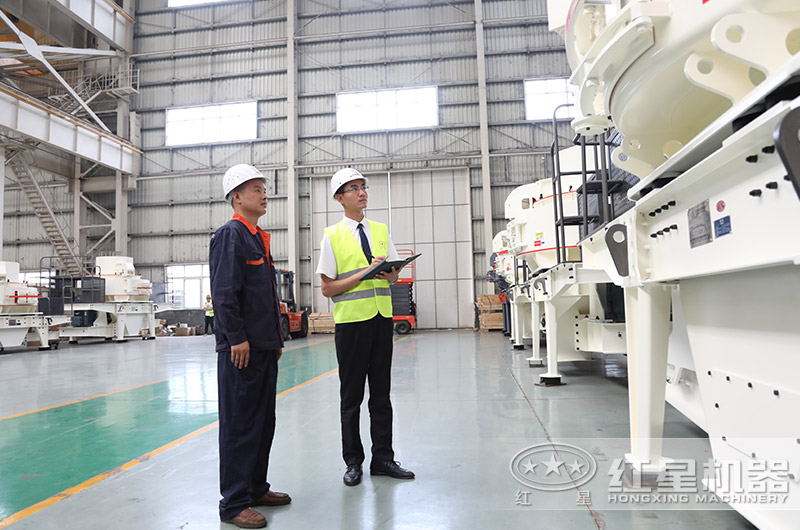 客戶投資機制砂生產來廠區(qū)考察設備