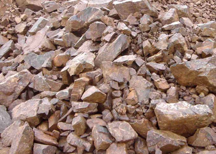 鐵礦石破碎設(shè)備型號有哪些？多少錢一臺？