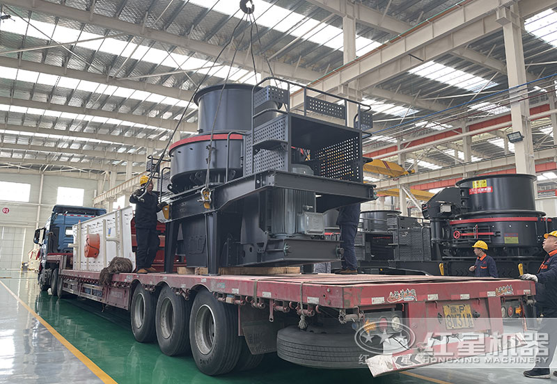 紅星機(jī)器沖擊破碎機(jī)廠家直銷，發(fā)貨現(xiàn)場