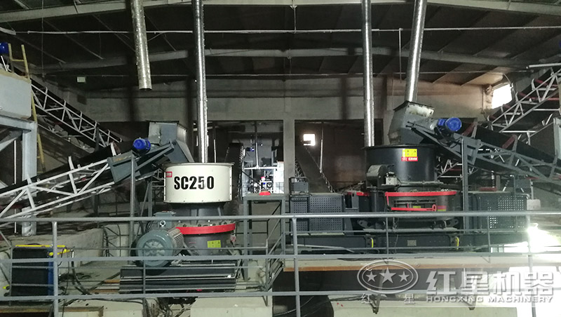 鵝卵石制成沙子用對輥制沙機(jī)還是沖擊制砂機(jī)，哪個(gè)好用